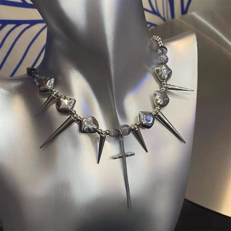 Kruisnagels, overdreven punkkettingen, onregelmatige subcultuur van mannen, niche-sleutelbeenkettingen, hiphop-halskettingen_voghion.com