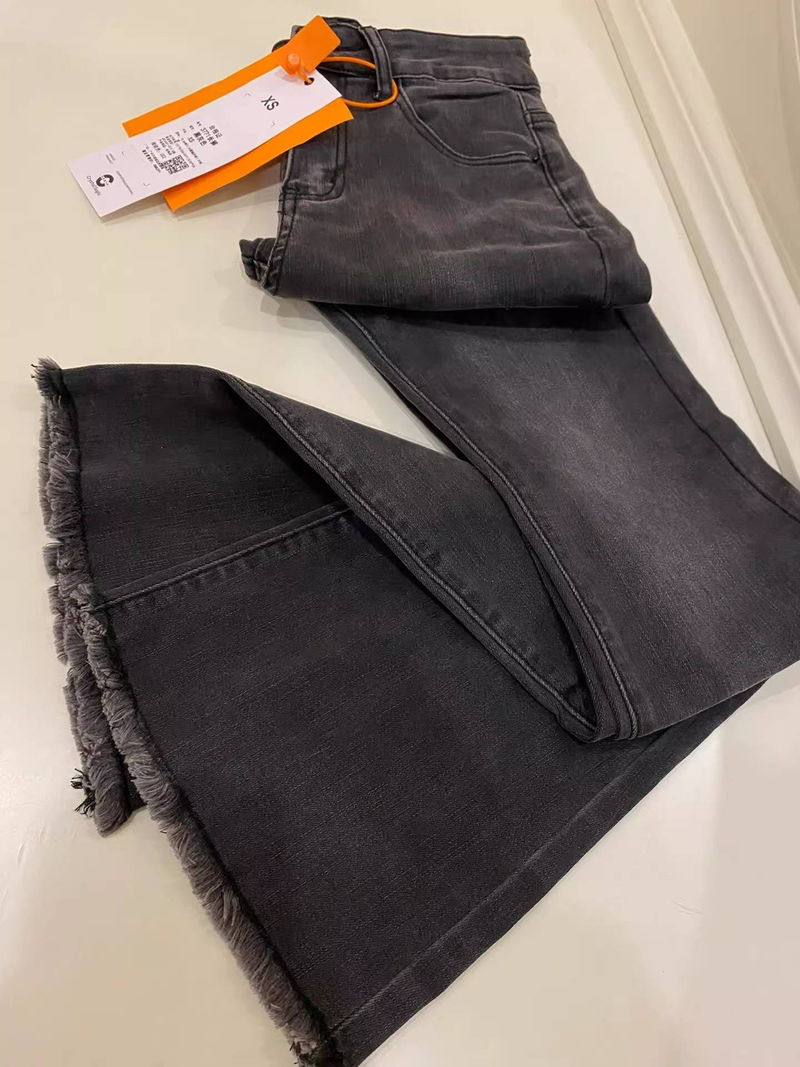 Crne i sive traperice mikro kroja, ženske nove male, velike veličine, tanke hlače s trubom s privjeskom i visokim strukom._voghion.com