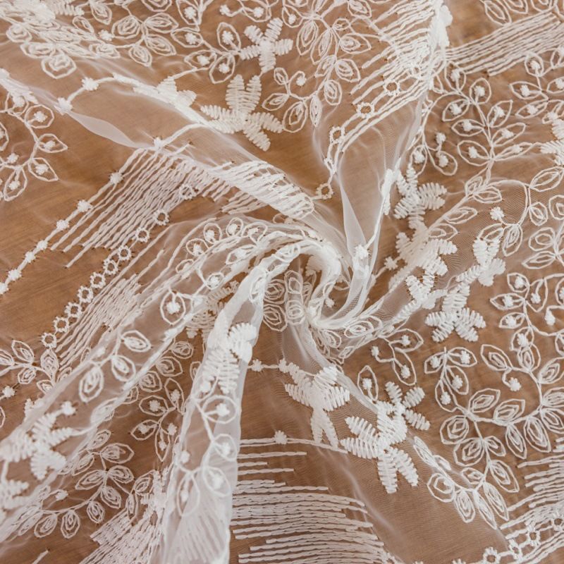 Le Xuan Show White Wedding Atmosphere Tablecloth INS Style Solid Color Embroidery Floral Light Luxury High-end Dining Table Cloth_voghion.com