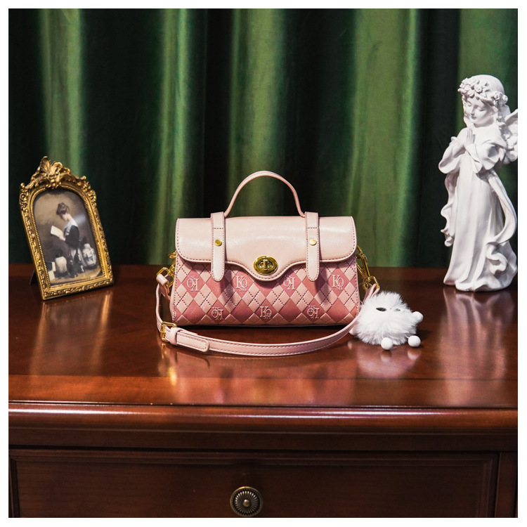 Niche Design Die in diesem Jahr beliebte Unterarmtasche Damen 2023 Sommer Neue tragbare karierte One-Shoulder Messenger kleine quadratische Tasche_voghion.com