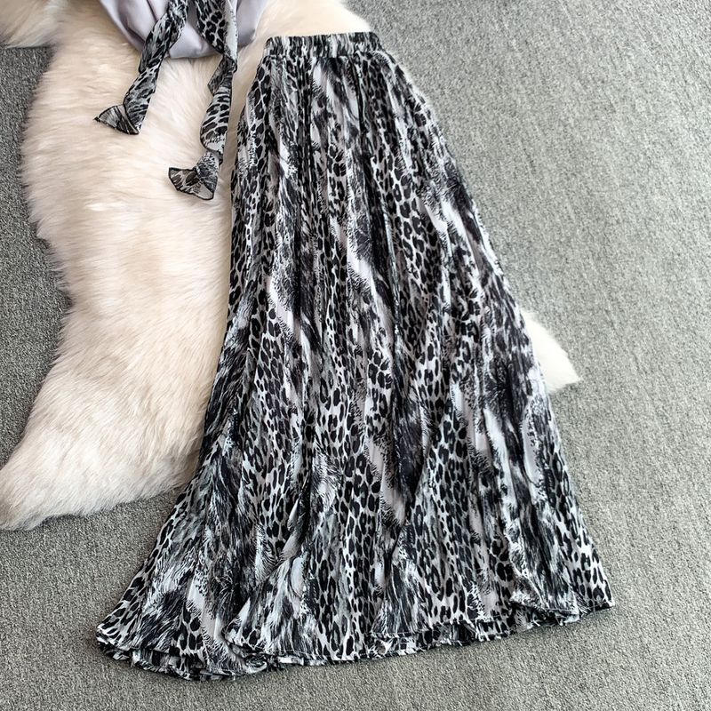 Completo due pezzi da donna con stampa leopardata, aderente, a vita alta, con scollo rotondo, manica a sbuffo, motivo floreale tridimensionale e temperamento retrò_voghion.com