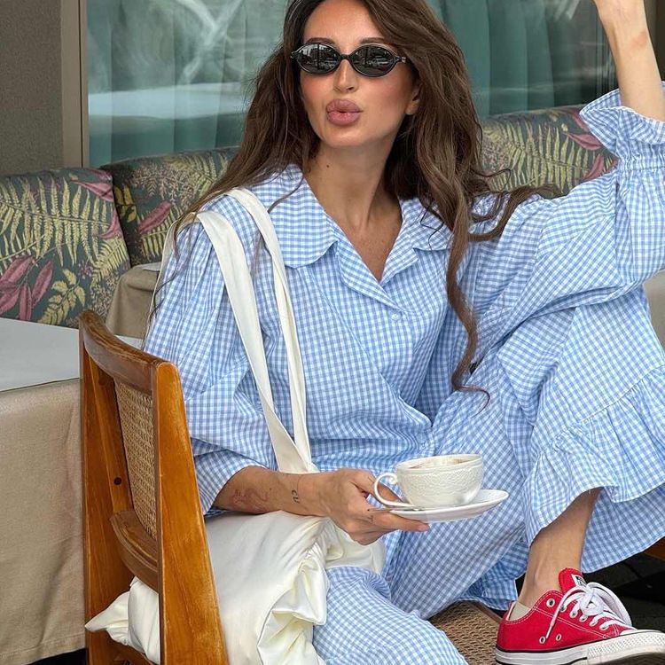 Stilvolles kariertes Lounge-Set für Damen 2025 Neues Design Revers Glockenärmelhemd & Schlaghose Zweiteiliges Outfit_voghion.com