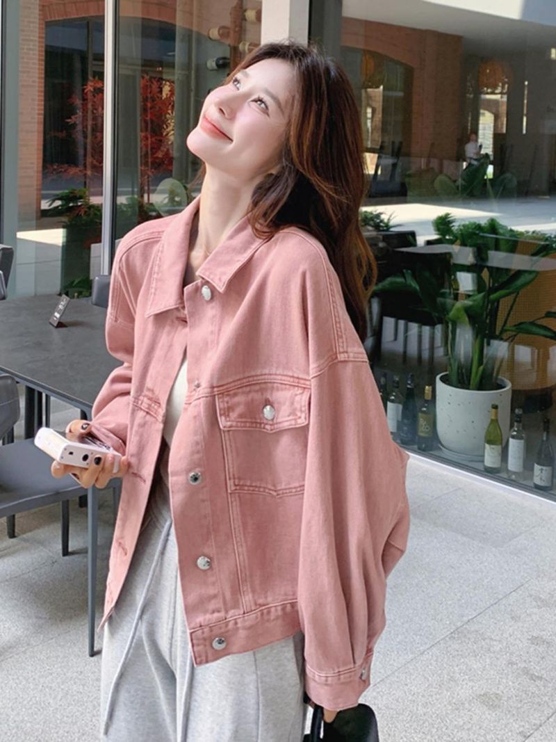 Jean Dalian pour femme, couleur claire, haut de gamme, alliant sophistication et style vintage européen, présenté dans un magazine japonais._voghion.com