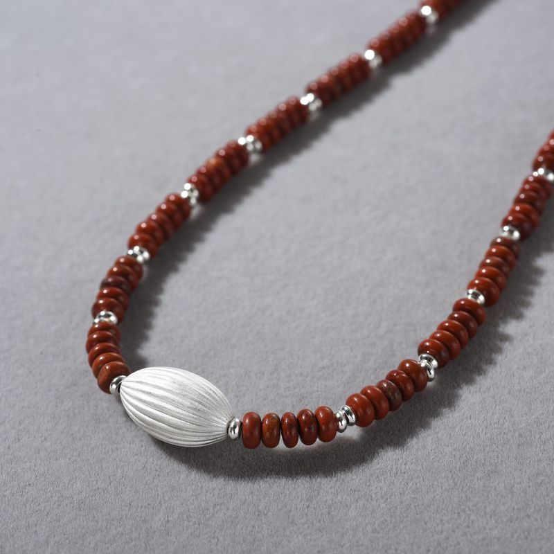 Elegante rubinbesetzte Choker-Halskette mit ovalem Anhänger, luxuriöser, leicht kupferplattierter Weißgold-Stil, französischer Retro-Look für jeden Tag_voghion.com