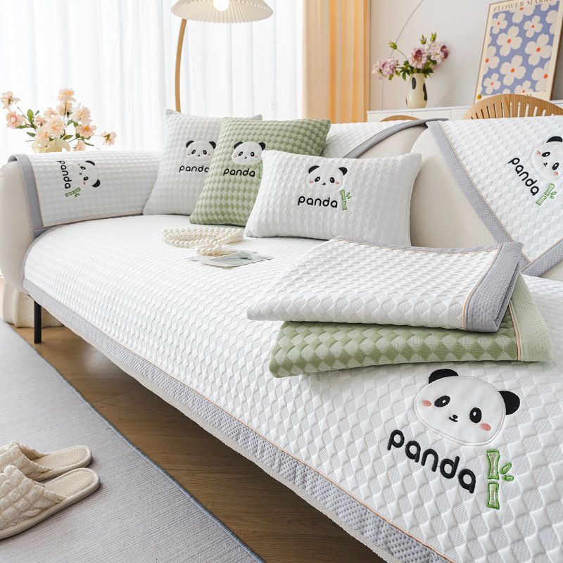 Copridivano moderno e semplice antiscivolo con testa di panda ricamata, in seta ghiacciata, modello Summer Cool Bean 2024_voghion.com