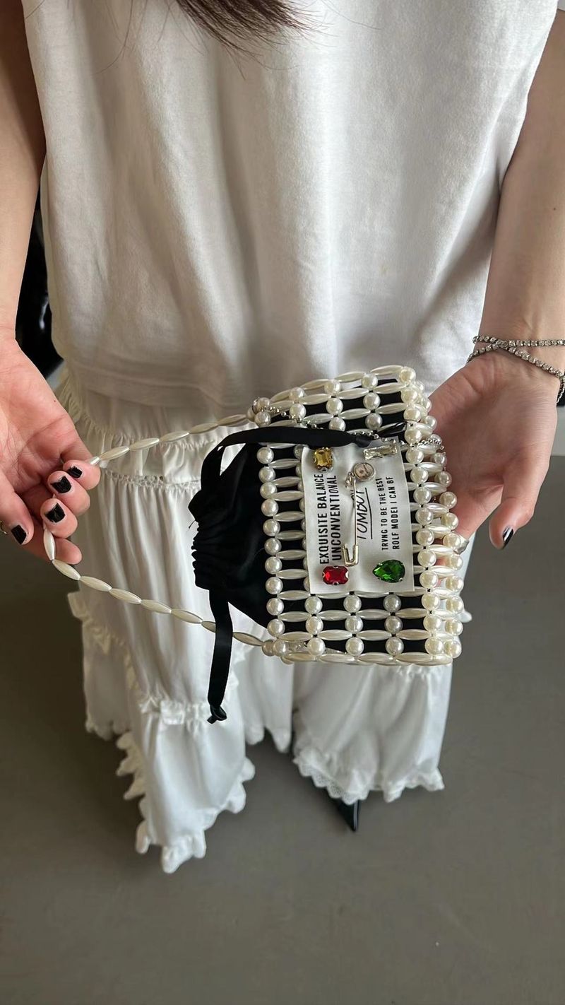 Borsa a tracolla coreana con perline di perle, design di nicchia da donna, con etichetta Brick, 2023_voghion.com