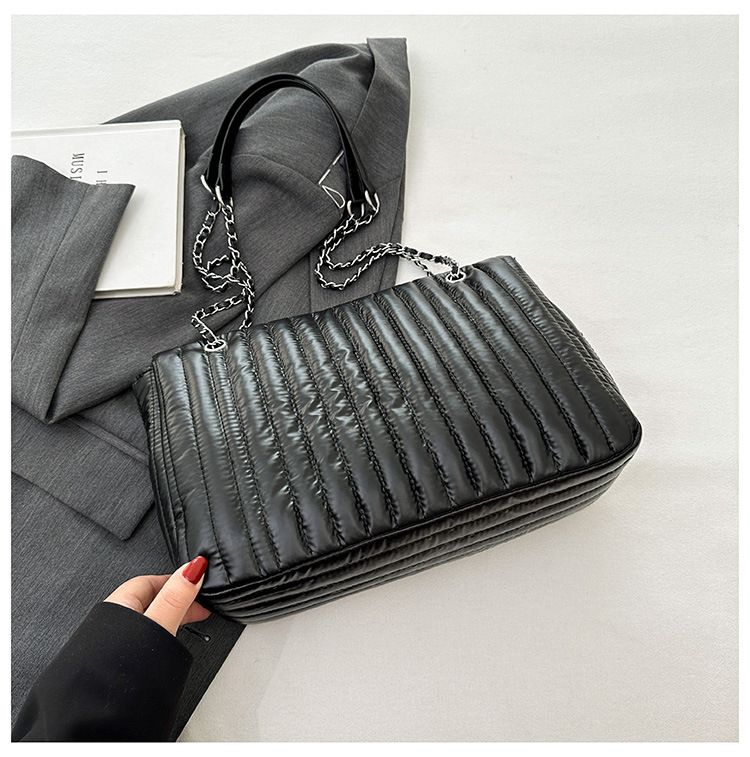 Modische Plissee Für Frauen Neue 2023 Winter Kleine Duftenden Stil Diamant Grid Kette Diagonal Spanne Schulter Tasche_voghion.com