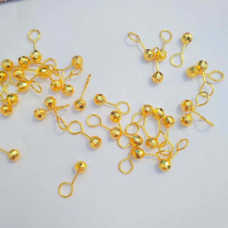 Vieam Sand Gold Laser Surface Curved Hook Needle Orecchini da donna alla moda semplici ed eleganti con berretto lucido_voghion.com