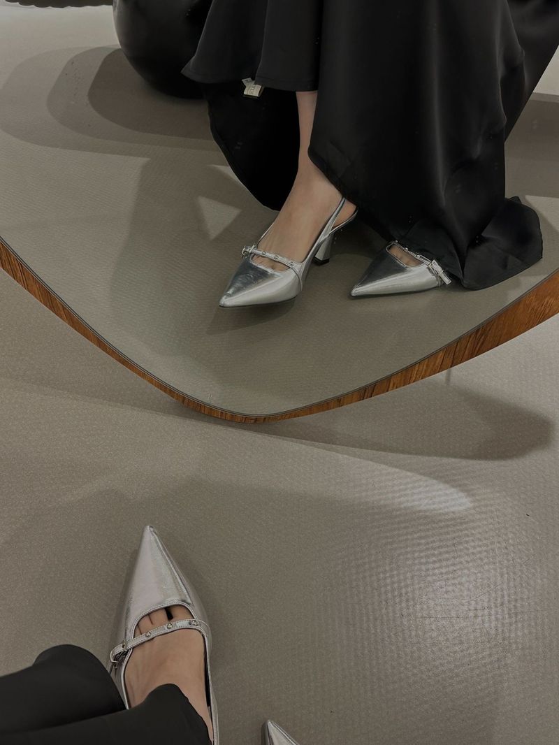 Stagione primaverile e autunnale 2024 Nuovi sandali Baotou alti con bocca superficiale rivettata, testa a punta da donna, temperamento, sottile_voghion.com