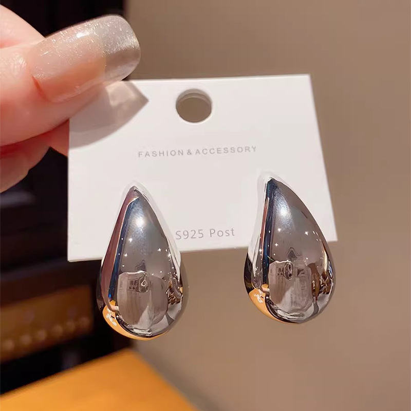 Orecchini da donna Orecchini in metallo retrò stile freddo a forma di goccia Orecchini da donna di design di fascia alta di nicchia Orecchini in oro_voghion.com