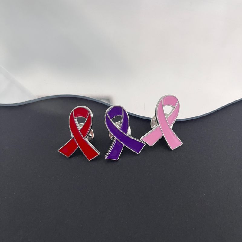 Broche de fita vermelha com logotipo em forma de coração esmaltado em liga metálica, símbolo internacional de AIDS e HIV, crachá promocional para eventos beneficentes_voghion.com