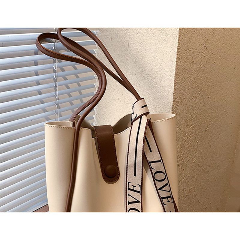 Large capacity spring for women in 2024, new and trendy single shoulder with a stylish texture, tote bag_voghion.com