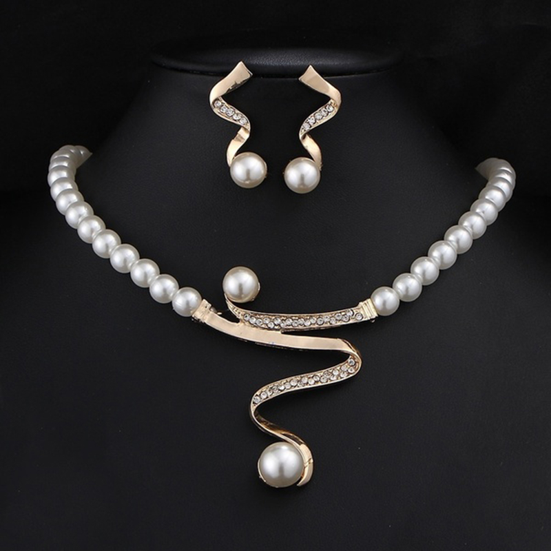Qianbihe Ensemble de bijoux de mariage avec collier et boucles d'oreilles à tige en perles et strass_voghion.com
