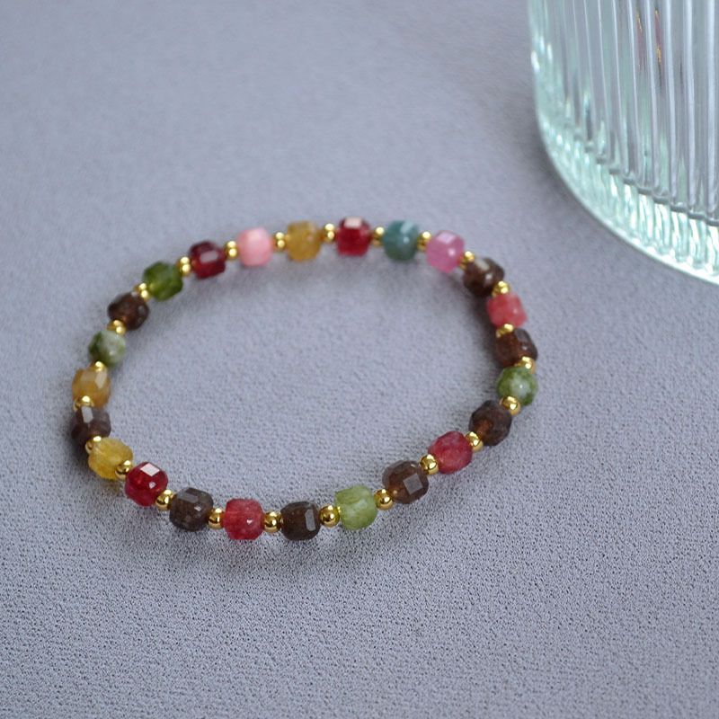 Bracciale elastico semplice ed elegante, dolce e quotidiano, con tormalina, geometrico, colorato e tagliato a cubetti, stile francese, di nicchia_voghion.com