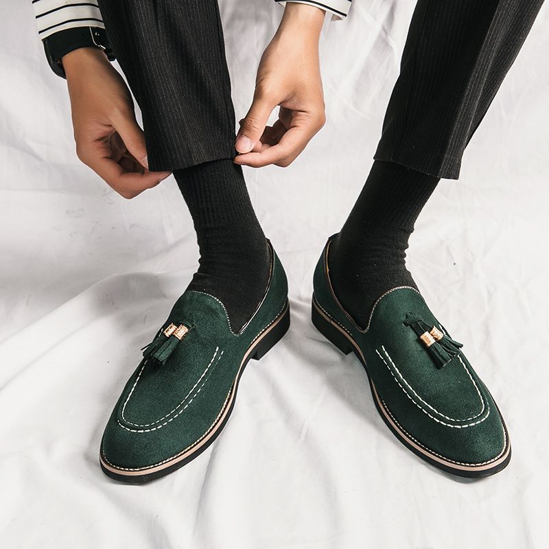 Geeignet für alle Jahreszeiten 2025 Herbst Winter Neue Herren Low-Top Britische Quaste Koreanische Mode Casual Lederschuhe Große Größe Jugend_voghion.com