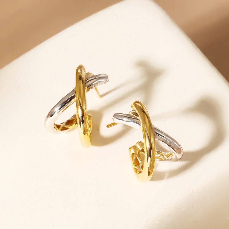 Orecchini in argento sterling con croce bicolore Niche Normcore Versatile Retro Elegante Gioiello K-Style per le donne con un tocco di alta qualità_voghion.com