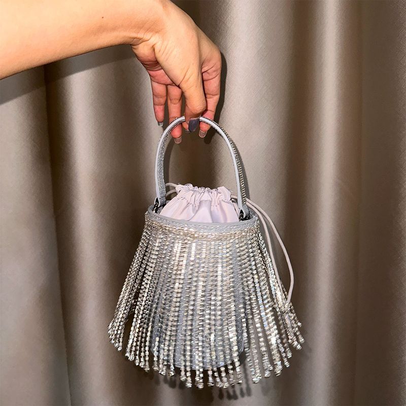 2024 neue Quaste Volldiamant Handtasche Mode Glänzender Eimer Prominente Abend Einzelne Schulter Umhängetasche_voghion.com