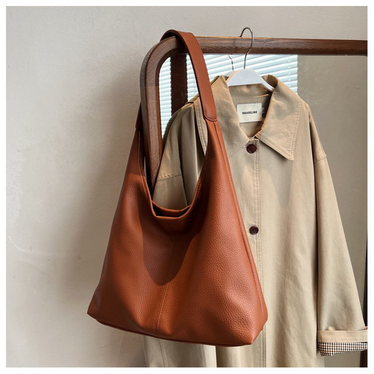 New fashionable women's bags for spring and summer, single shoulder underarm bag with large capacity crossbody bag, high-end commuting tote bag_voghion.com