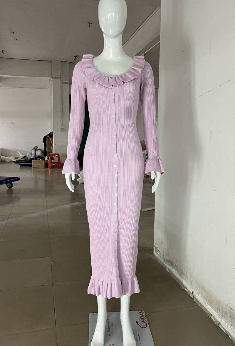 Abito in maglia a trapezio con vita alta, maniche lunghe, colletto alla russa, volant, vestibilità attillata, da donna, colore rosa_voghion.com