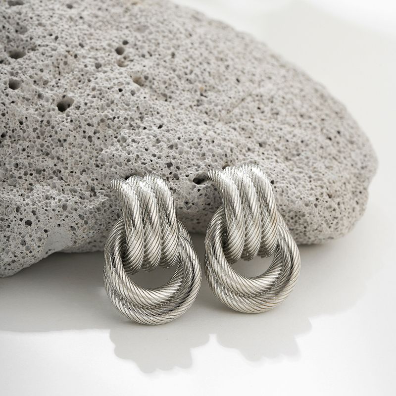 Unisex Mode Persönlichkeit Nischen Ohrringe Kalten Stil Doppel Ring Ohrringe High-End Kreuz Doppel Ring Creolen_voghion.com