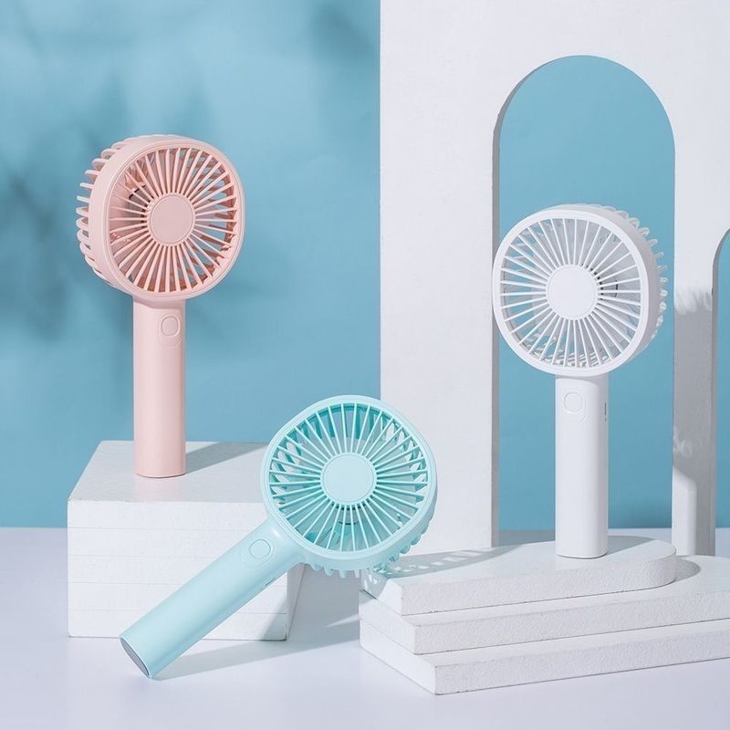 Piccolo ventilatore portatile a batteria con comoda maniglia portatile_voghion.com