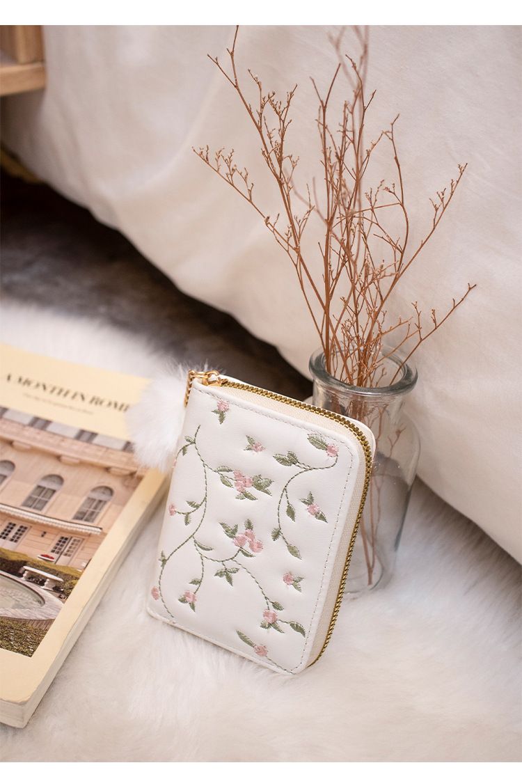 Bestickte Geldbörse im Vintage-Stil mit Pompom-Anhänger – Kurze Geldbörse mit mehreren Kartenfächern, süße Akkordeon-Handtasche für Mädchen_voghion.com