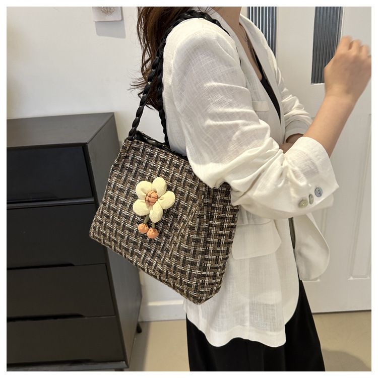 Printemps/été nouveau sac pour femme sac tissé en paille sac fourre-tout minimaliste de grande capacité bord de mer loisirs vacances sac tissé boucle magnétique pour la plage d'été_voghion.com