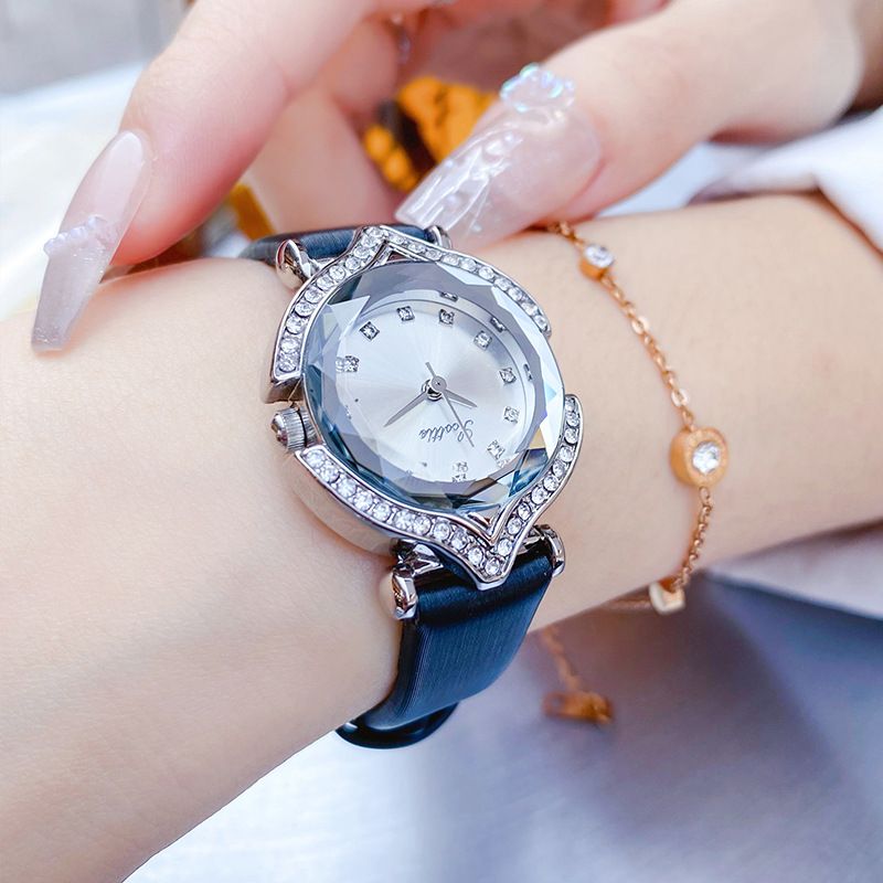 Gaudí Korean Fashion Elegant Diamonds, personalisierte Damenuhr mit rautenförmigem Spiegel und Lederarmband_voghion.com
