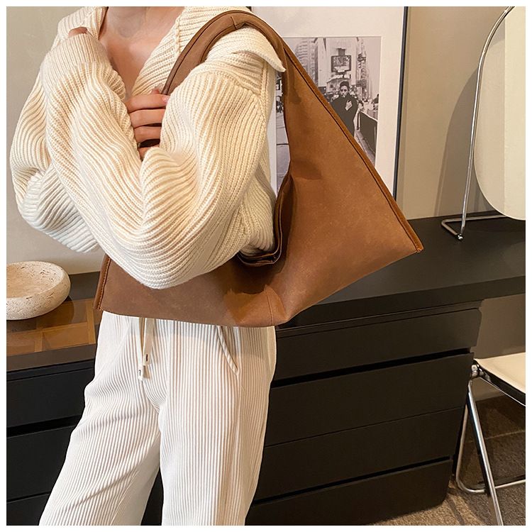 Borsa a tracolla da donna, borsa a tracolla, borsa triangolare da donna, borsa in pelle scamosciata bifacciale in alce, borsa da ascella retrò, semplice e portatile, Jiaozi._voghion.com