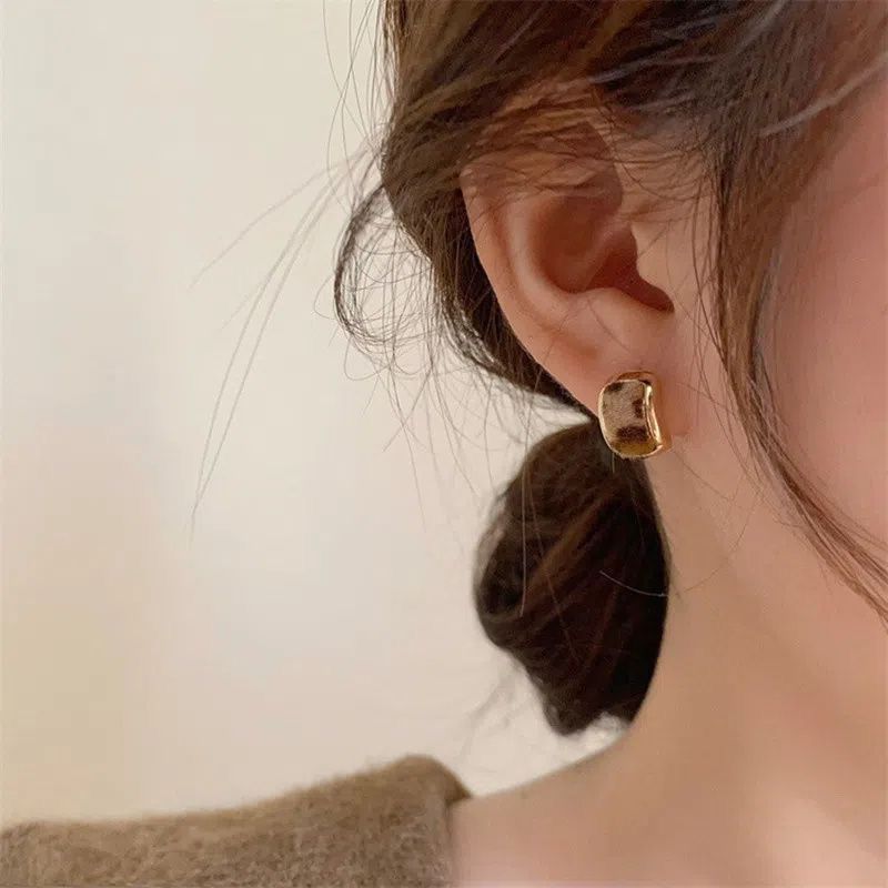Autumn winter silver needle leopard print simple and niche design, new high-end French style small with temperament_voghion.com