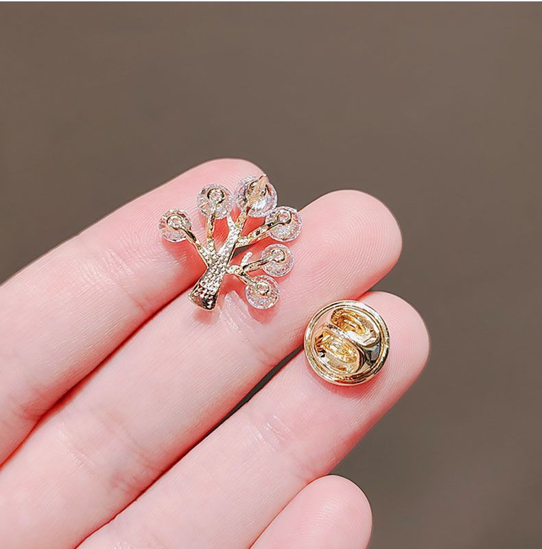 Tree Of Life Brooch Women's 2025 New Small Pin Anti-light Buckle Cardigan Accessories Anti-light Brooch Versatile_voghion.com