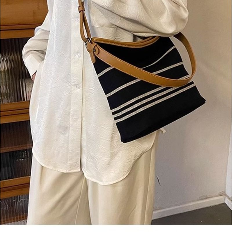 Casual Plaid Bucket Bag 2025 Fall/Winter New Women's Versatile Shoulder Bag Large Capacity_voghion.com