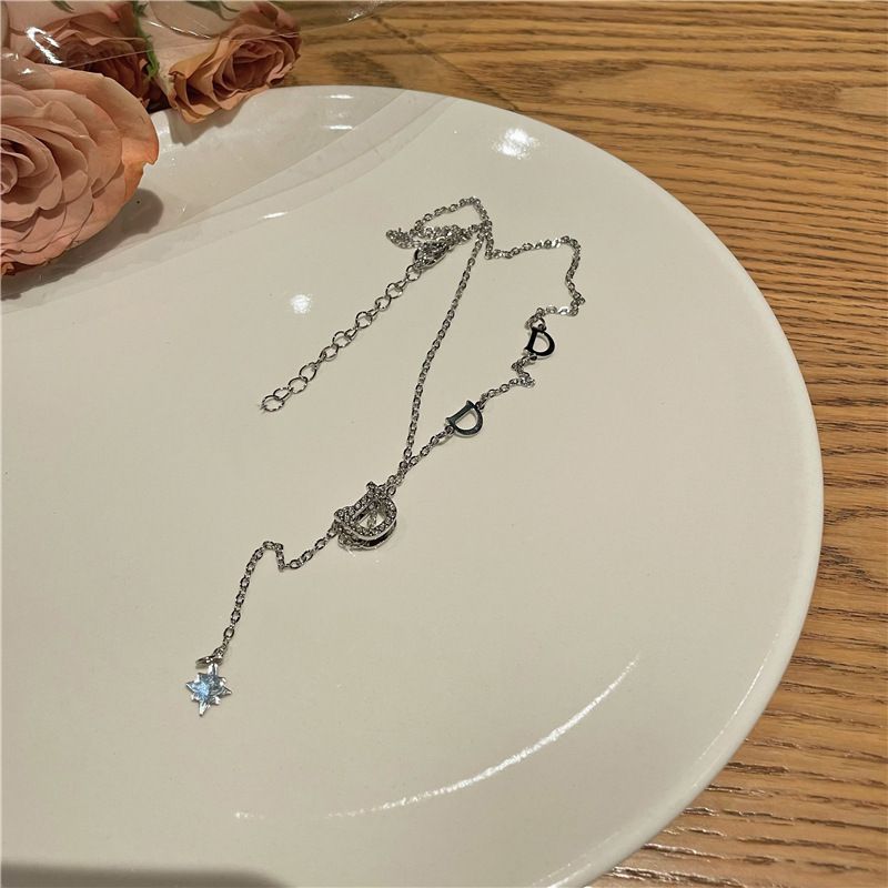 Einfache Halskette mit Zirkonia und D-Buchstaben für Damen, leichtes Luxus-Nischendesign, vielseitige High-End-Schlüsselbeinkette aus Titanstahl_voghion.com