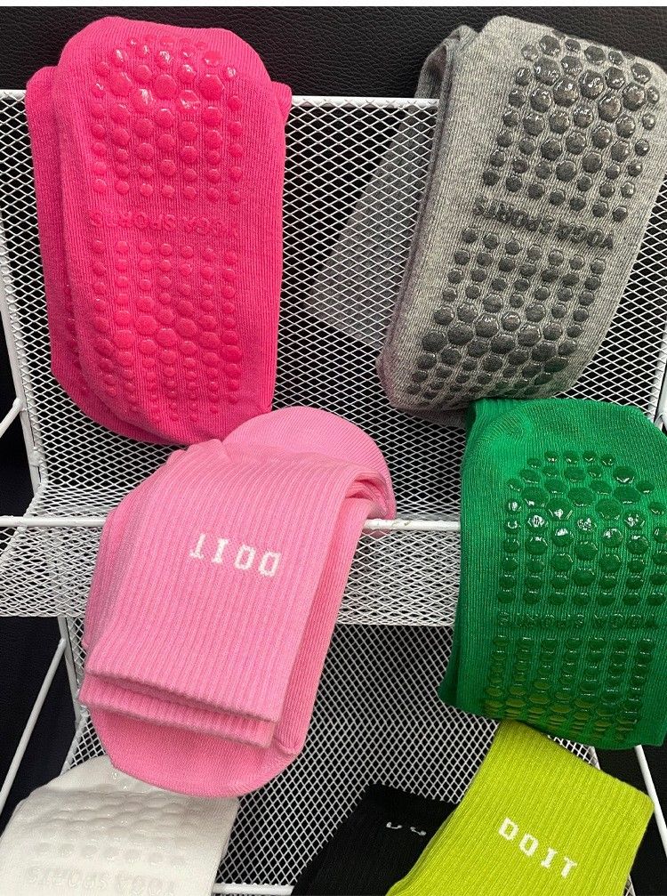 Surge Yoga For Women Indoor Fitness Mid-Calf Sports Anti-Pilling Jump Exercise Silicone Non-Slip Floor Pilates Socks_voghion.com