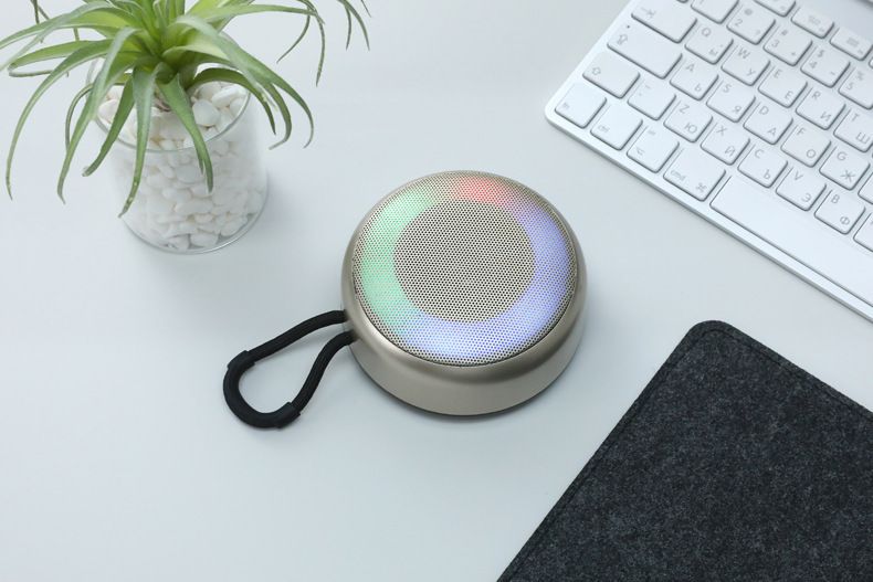 BS-50D värivalo Bluetooth-kaiutin, uusi langaton mini-subwoofer, kannettava kädessä pidettävä ulkokäyttöön tarkoitettu pieni kaiutin, jossa pistokeliitäntä_voghion.com