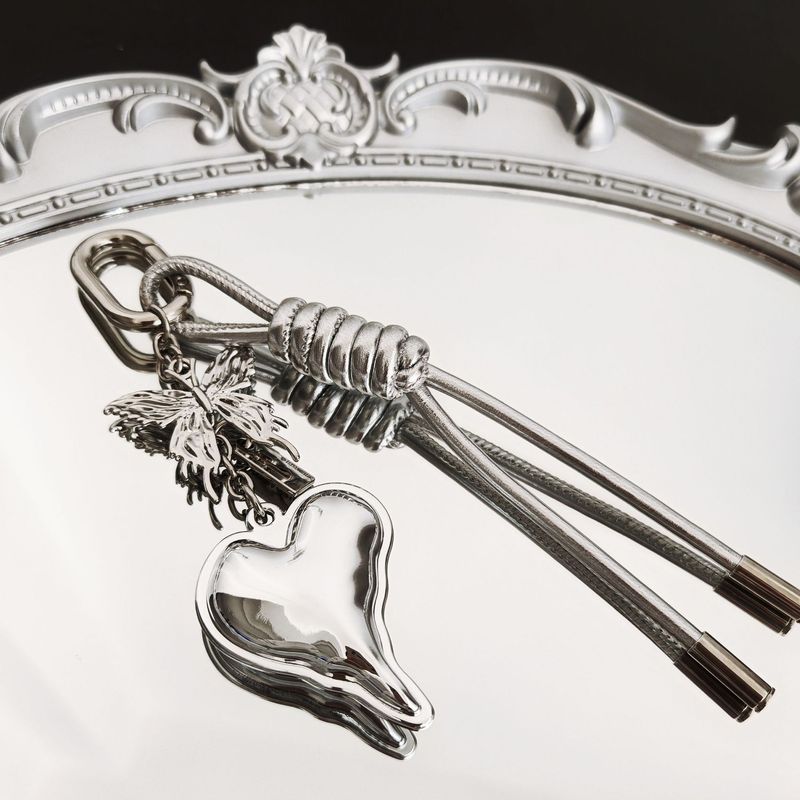 Ciondolo per borsa a forma di farfalla in argento, ciondolo portachiavi semplice in corda intrecciata argentata a forma di cuore, pendente per borsa in metallo._voghion.com