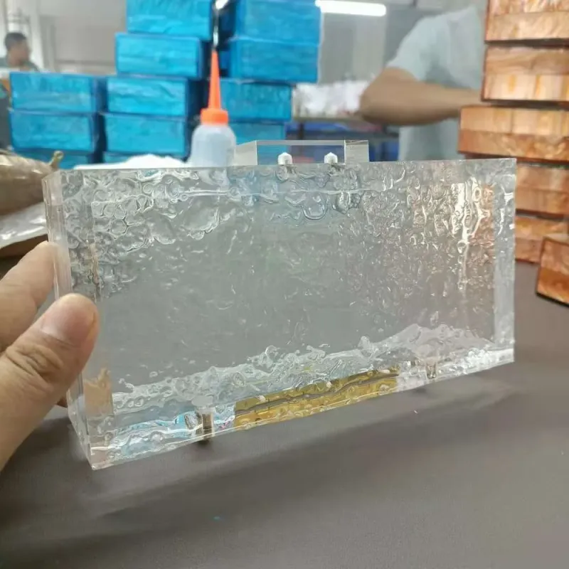 Nuova borsa da donna in acrilico trasparente con motivo Ice Crack da sera_voghion.com