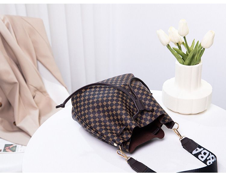 Women's Bags Bucket Bag Temperament Women's Large Capacity New Style Trendy Personality Drawstring Commuter Bag Fashion Trend Shoulder Messenger Bag_voghion.com