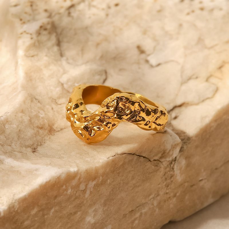 Fashio Versatile Titaium Puk V-shaped Hammer Patter with Gold Plated Stailess Steel Irregular Rig Jewelry for_voghion.com