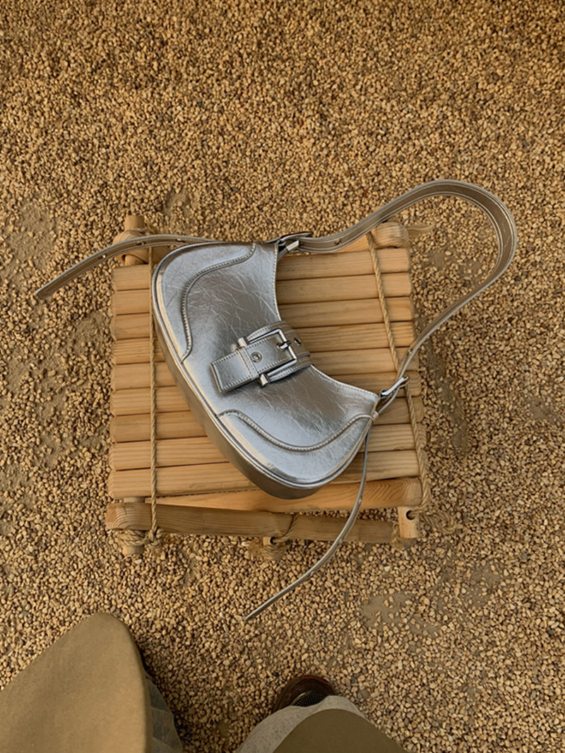 Lo stesso blogger coreano di Instagram per l'estate 2023 da donna nuova borsa sottobraccio per ragazza piccante, borsa a tracolla monospalla di nicchia_voghion.com