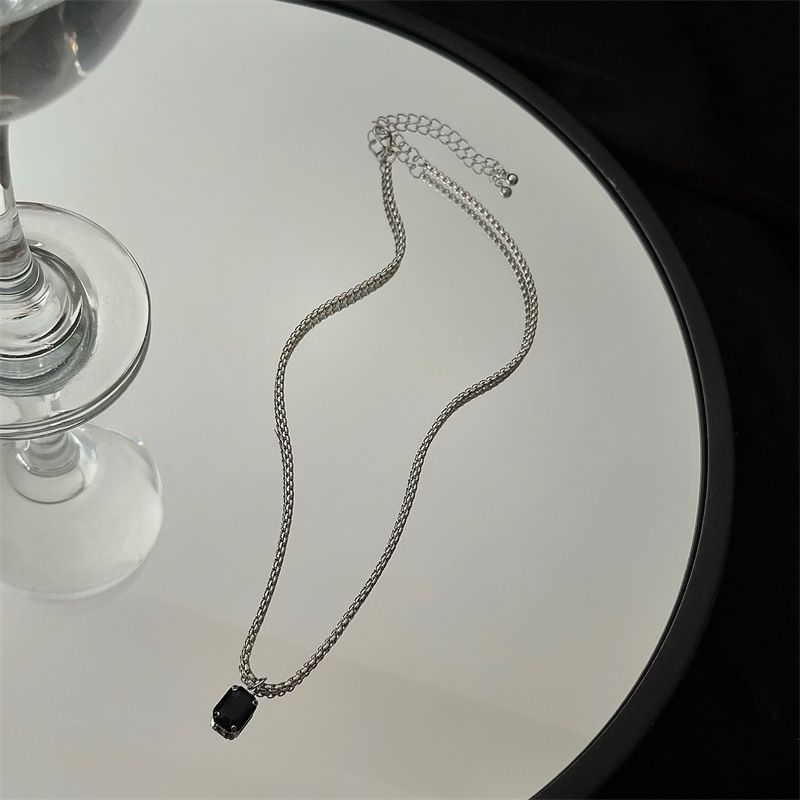 Süße, coole, doppelt gestapelte Halskette mit schwarzem Edelstein für Damen, Nischen-Premium-Design, Schlüsselbeinkette, Spice Girl-Halskette, Gezeiten-Accessoires_voghion.com