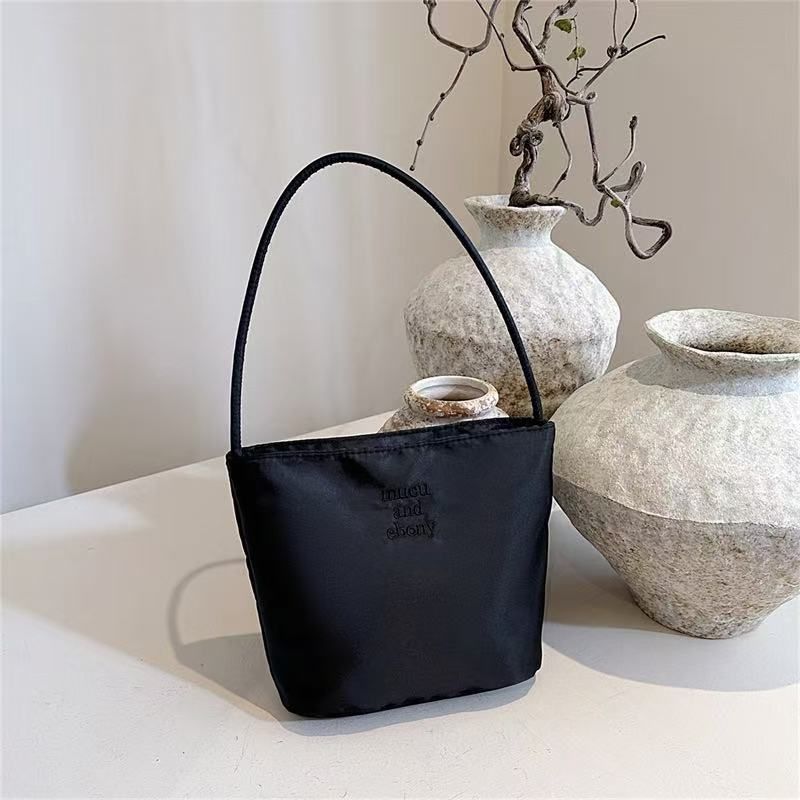 Corea del Sud Muchandebong Donna 2024 Nuova Moda Casual Pendolare Nylon Monospalla Versatile Borsa a Secchiello_voghion.com