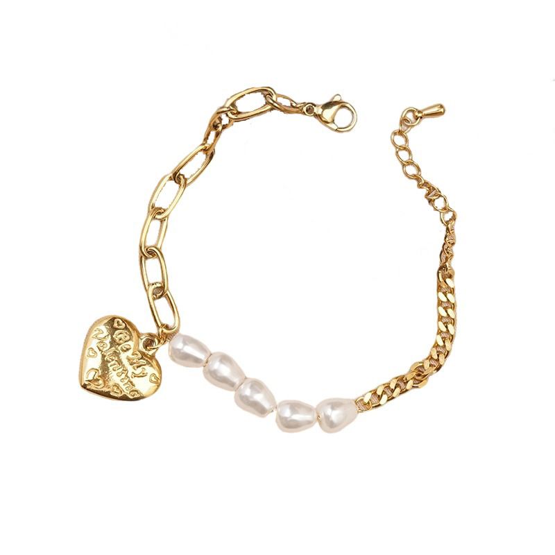 Nuovo bracciale in acciaio al titanio per donna con ciondolo a forma di cuore in rame e lettera, anti-sbiadimento, in perle d'acqua dolce barocche di tendenza_voghion.com