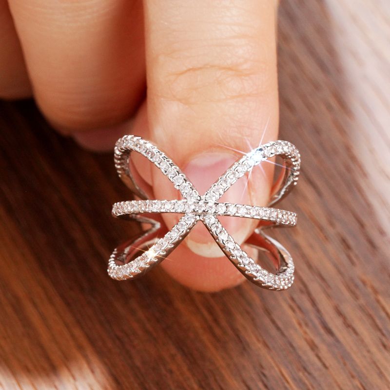 2025 Neuheiten Huitan Mode Einfache Linie Design Breiten Ring Weibliche Täglichen Party Schmuck Wunderschöne Sier Farbe Brillante Zirkonia_voghion.com