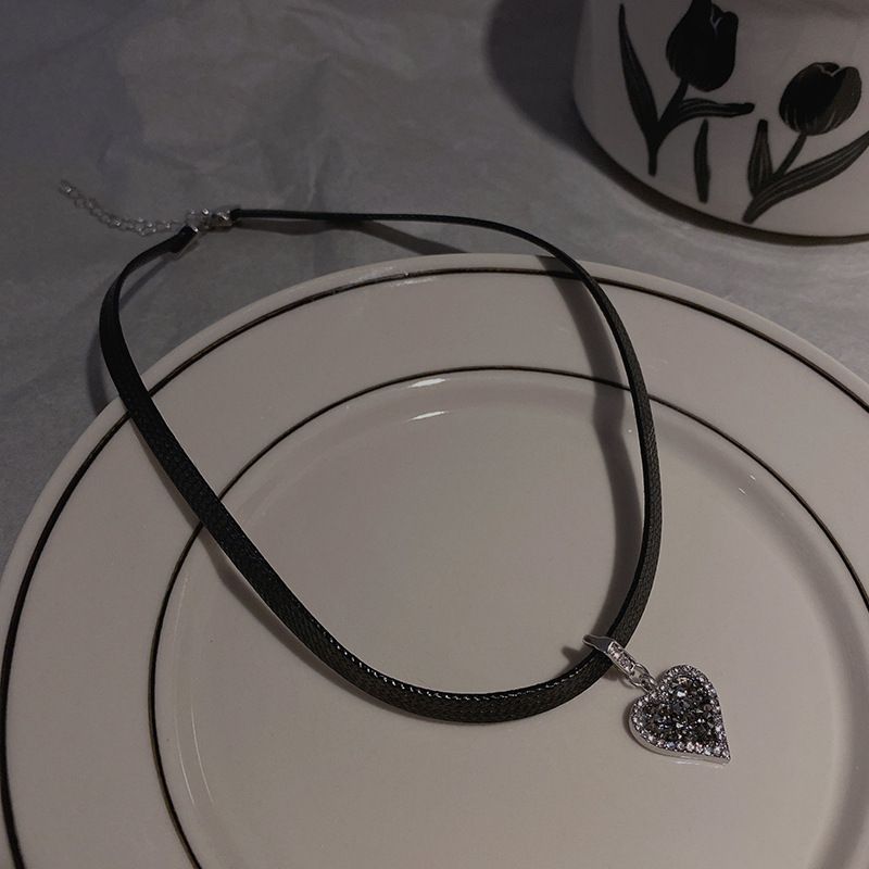 Fashion JWER Classic Gothic Black Leather Choker Torques Heart Pendant Necklaces For Women Elegent Fashion Jewelry Valentine's_voghion.com