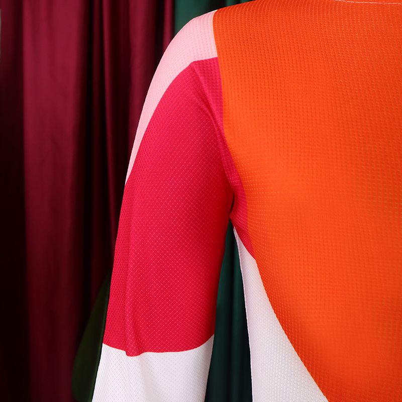 Damenbekleidung Faltendruck Kontrastfarbener Anzug Langärmliges Oberteil Modischer Halbrock Zweiteiliges Set_voghion.com