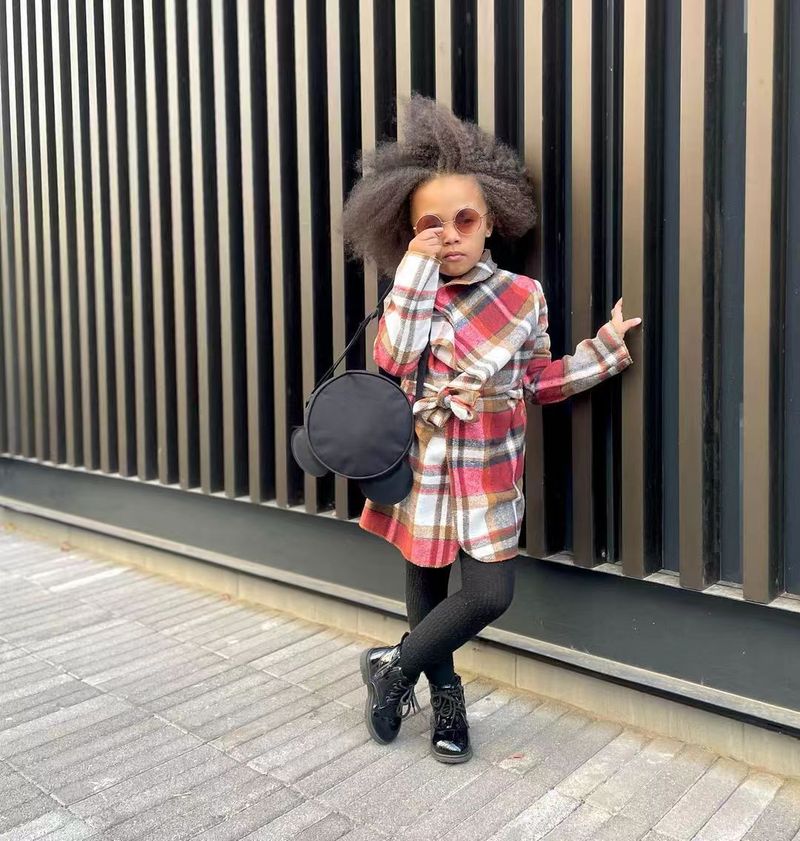 M8080 giacca autunno bambini colletto scozzese neutro top satinato a maniche lunghe trendy stile di media lunghezza_voghion.com