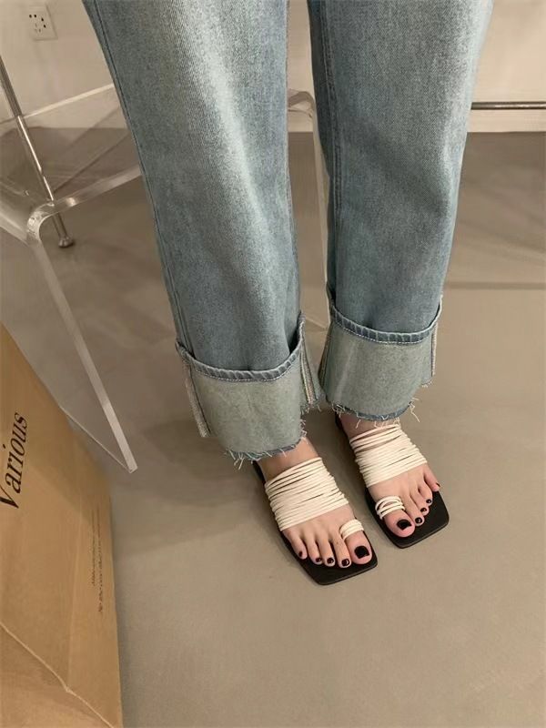 Koreanische Version des Außenhandels dünnen Riemen Combinati weiches Leder quadratischen Kopf Hausschuhe Frauen offene Zehe flachen Boden Strand Sandalen unabhängige Station_voghion.com