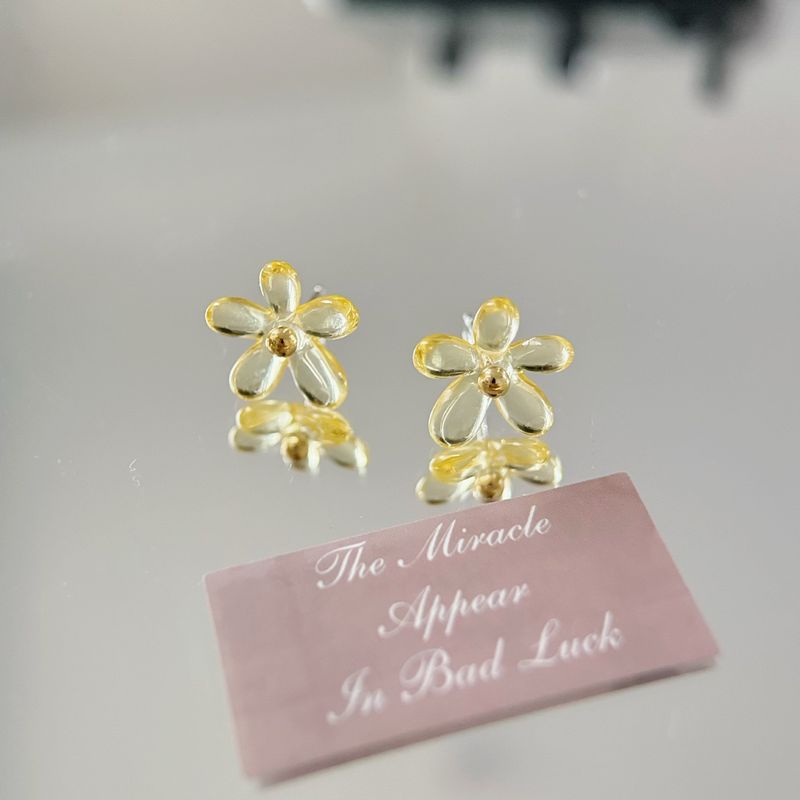 Orecchini a forma di fiore in resina trasparente per donna, design semplice e di nicchia, orecchini versatili e dolci, nuova tendenza estiva_voghion.com