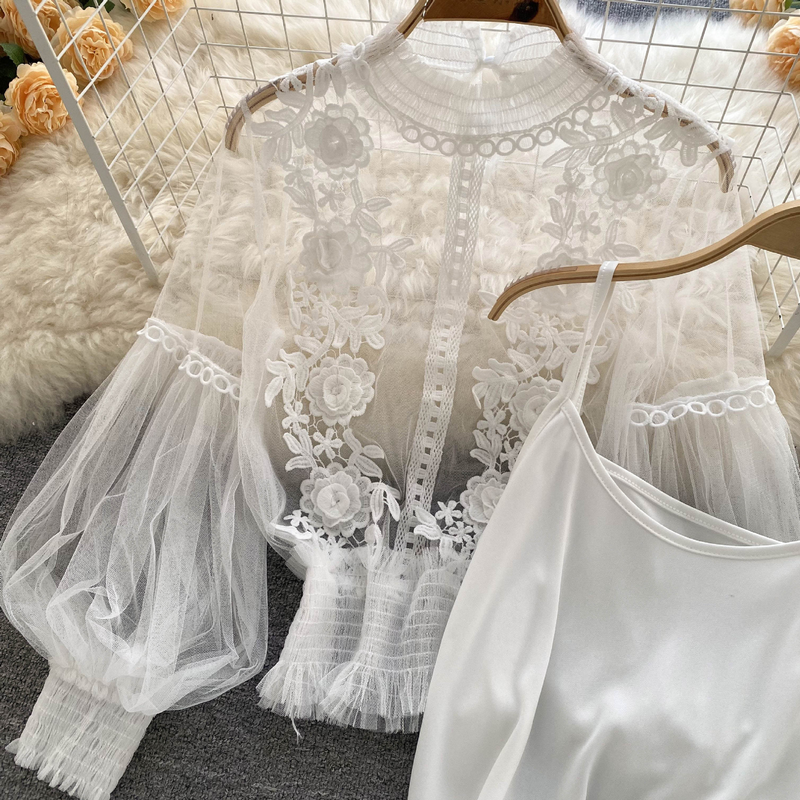 Women's three-dimensional flower collage see-through mesh lantern sleeve slim short top lace base blouse_voghion.com